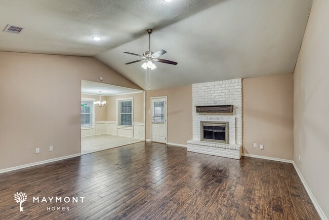 Building Photo - 152 Bastrop St