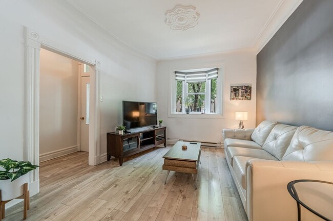 Building Photo - 6362 Rue Rue Drolet