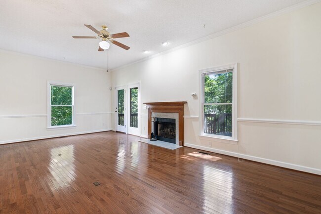 Foto del edificio - Available NOW! Spacious 3 bedroom home in ...