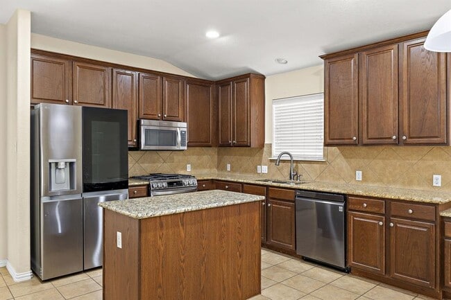 Foto del edificio - 2421 Chimney Rock Rd