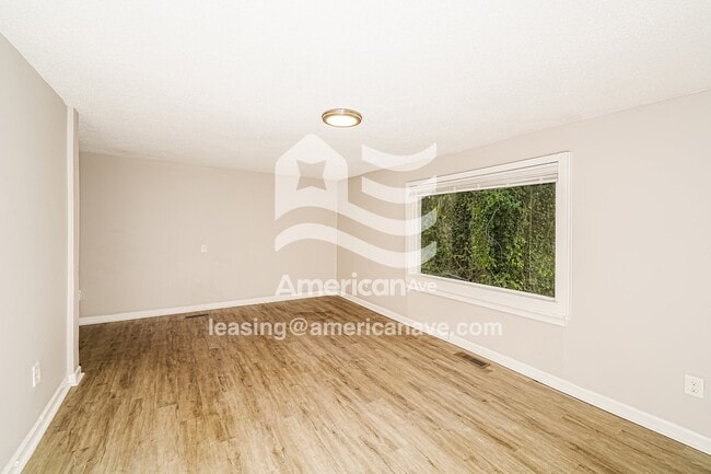 Building Photo - 800 Chester Ave