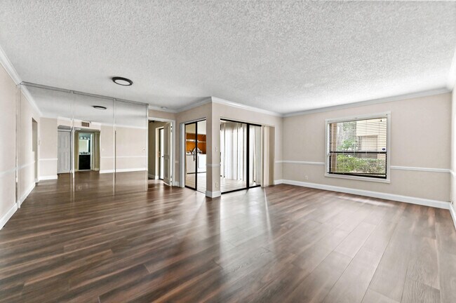 Foto del edificio - 3757 Cocoplum Cir