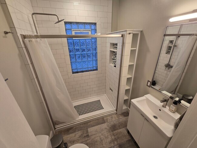 baño - 1019 Widdicomb Ave NW