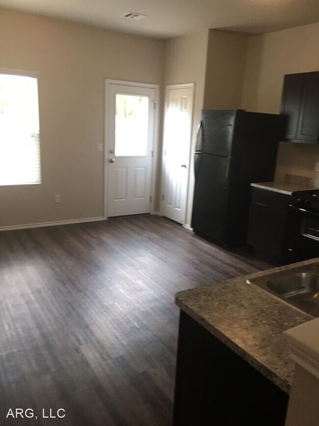 Building Photo - 4 br, 2 bath House - 3325 SE 94th Street