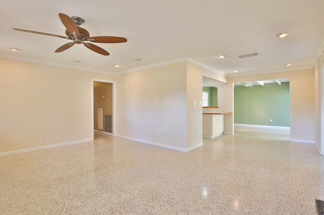 Foto del edificio - 930 S Conrad Ave