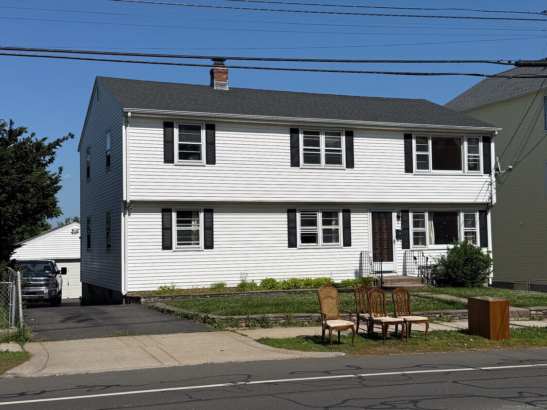 Foto principal - 541 Burritt St