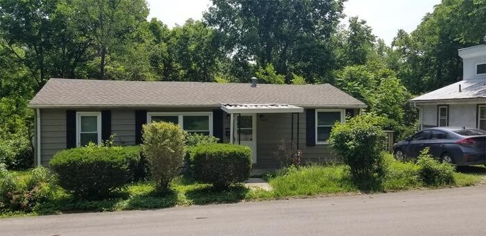 Primary Photo - 2209 S Hawthorne Ave