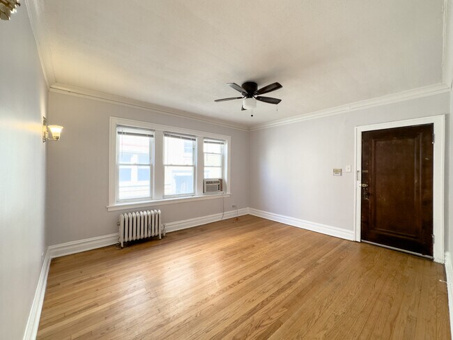 Building Photo - 4407 N Kenneth Ave