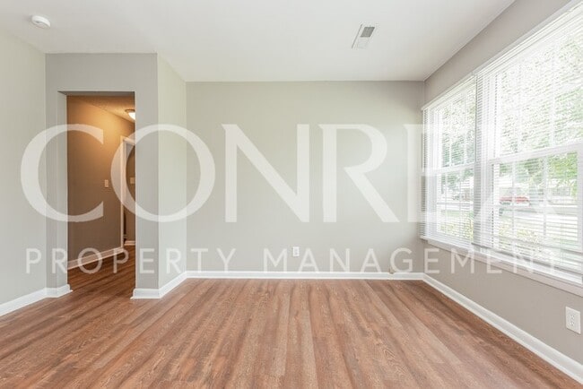 Building Photo - Inviting 3 Bedroom with Spacious Backyard!