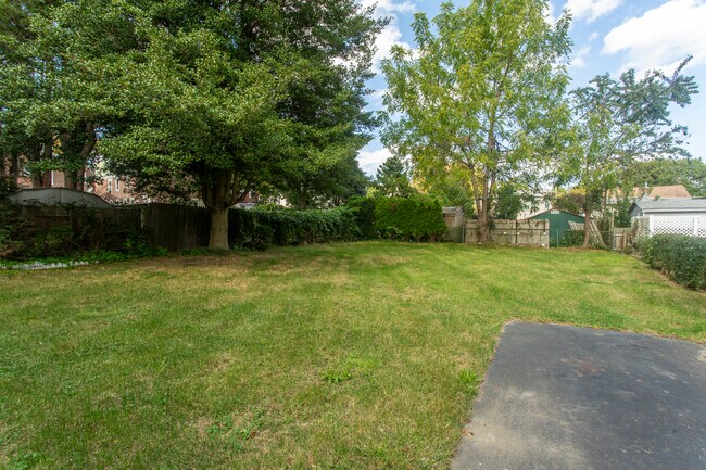 Building Photo - 133 Beecher Ave