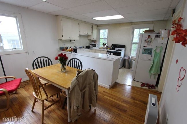 Foto del edificio - 215 Summer St