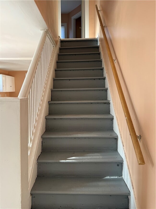 Building Photo - 106 W 2nd St