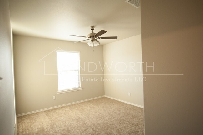 Building Photo - Gorgeous 3/2/2 townhouse