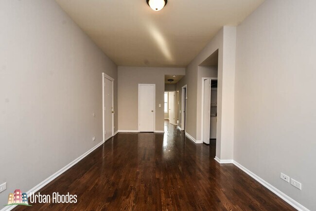 Building Photo - 1313 W Leland Ave