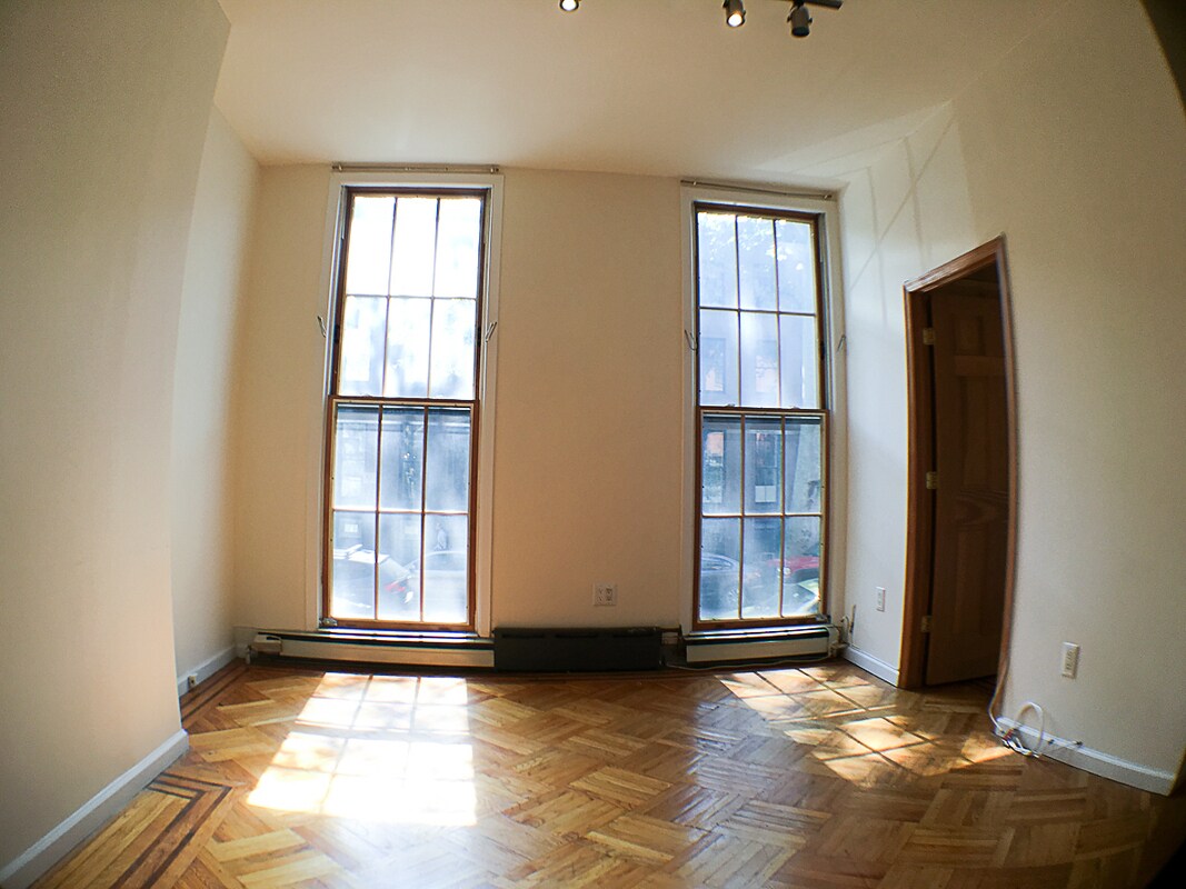 Primary Photo - 178 Clinton St