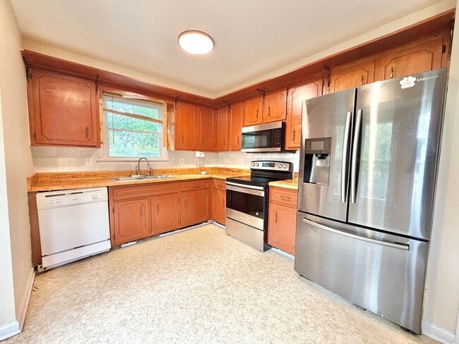 Building Photo - 634 Inver Ln