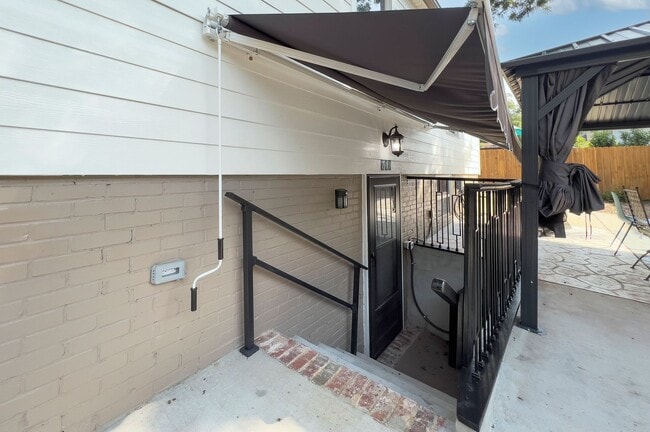 Building Photo - Discover the charm of this FULLY FURNISHED basement unit, tucked away in a beautifully updated bu...