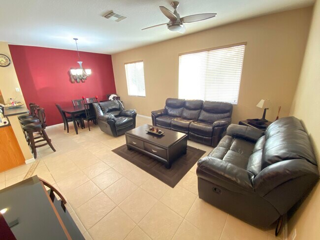 Building Photo - 3187 N Oasis Dr