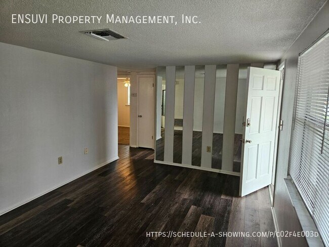 Foto del edificio - 7705 Farmlawn Dr
