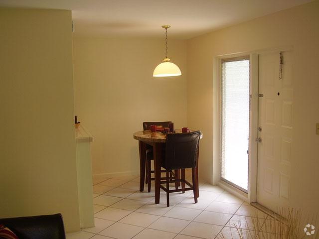 Dining Room - Kendall House Apartments