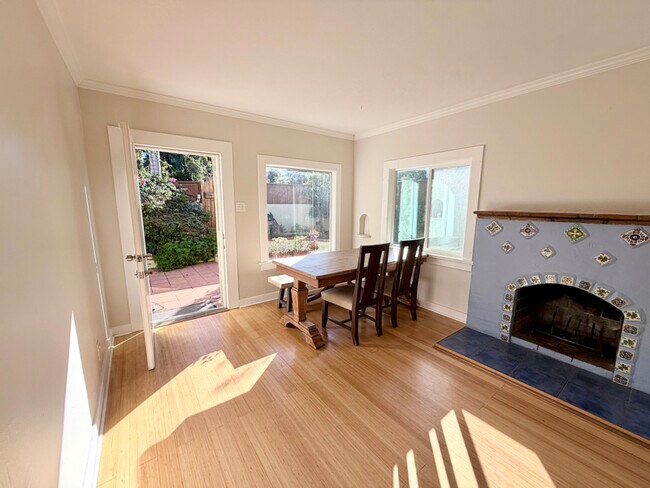 Foto del edificio - 230 W H St