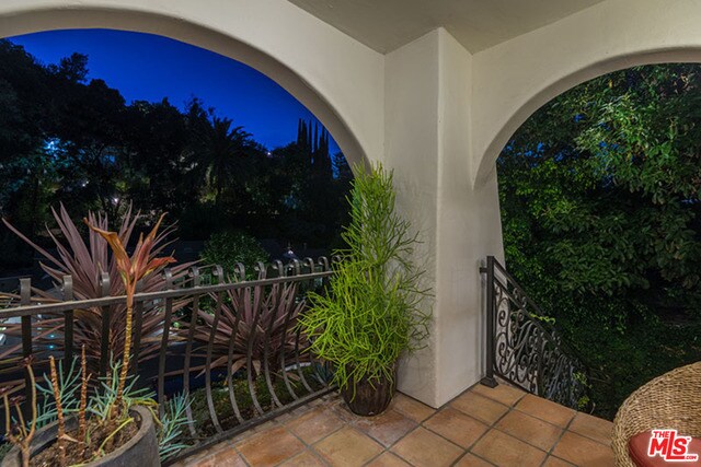 Building Photo - 3724 Dixie Canyon Ave