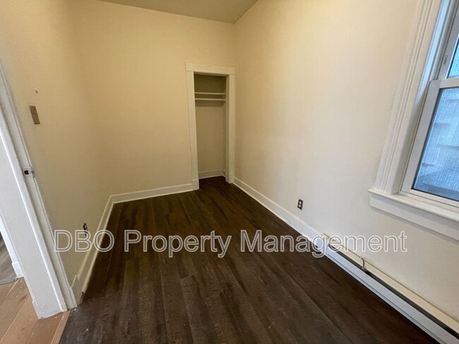 Building Photo - 262 Morton Ave
