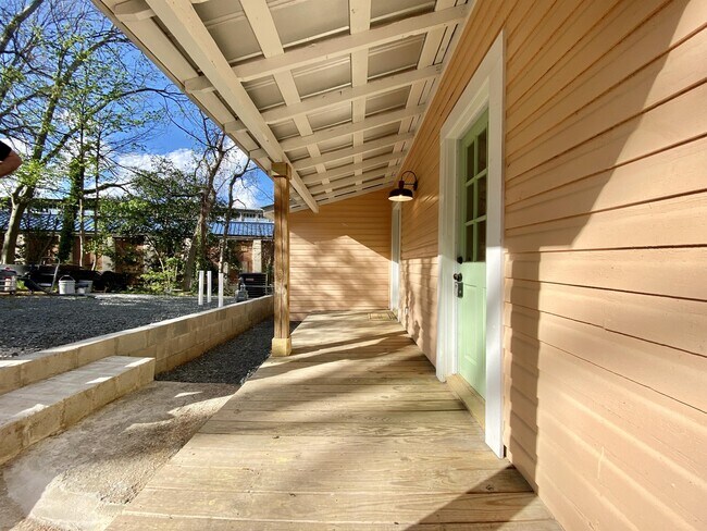 Foto del edificio - 613 Holloway St