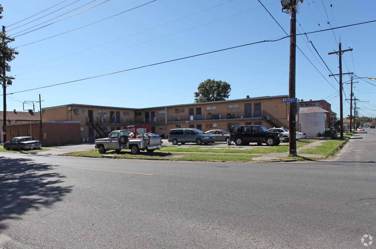 Building Photo - 2800 Dryades St