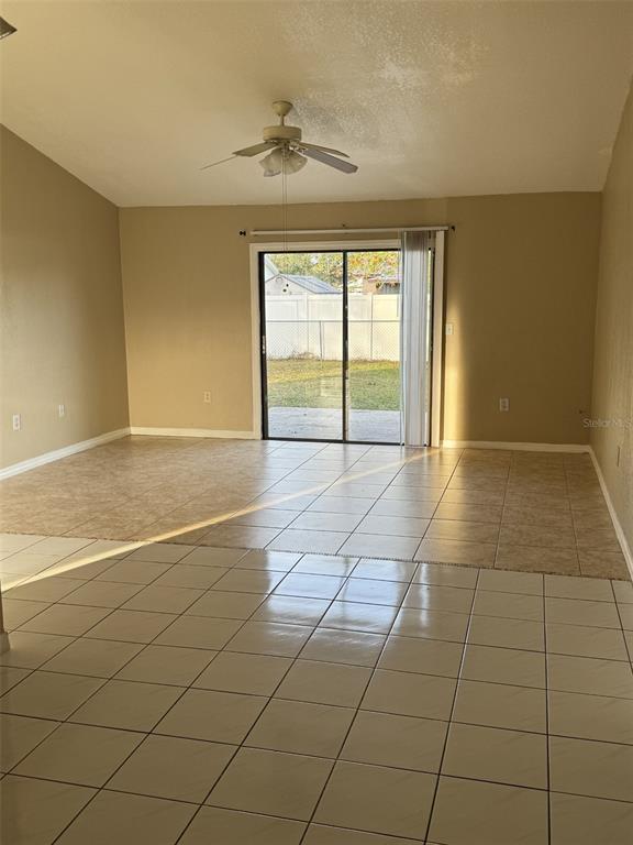 Building Photo - 913 San Rafael Way