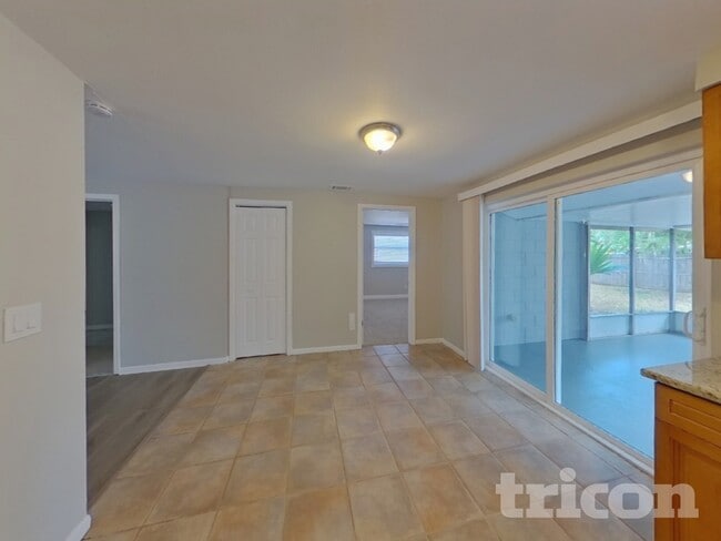 Building Photo - 8589 Lantana Dr