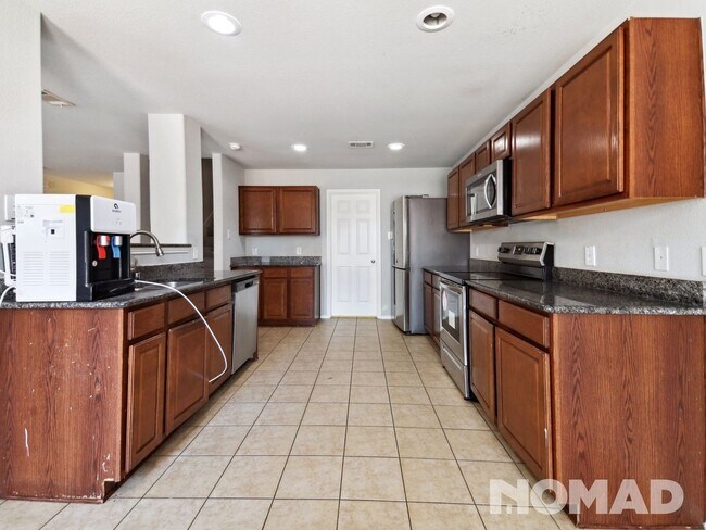Foto del edificio - 5 Bedroom Single Family Home in Frisco