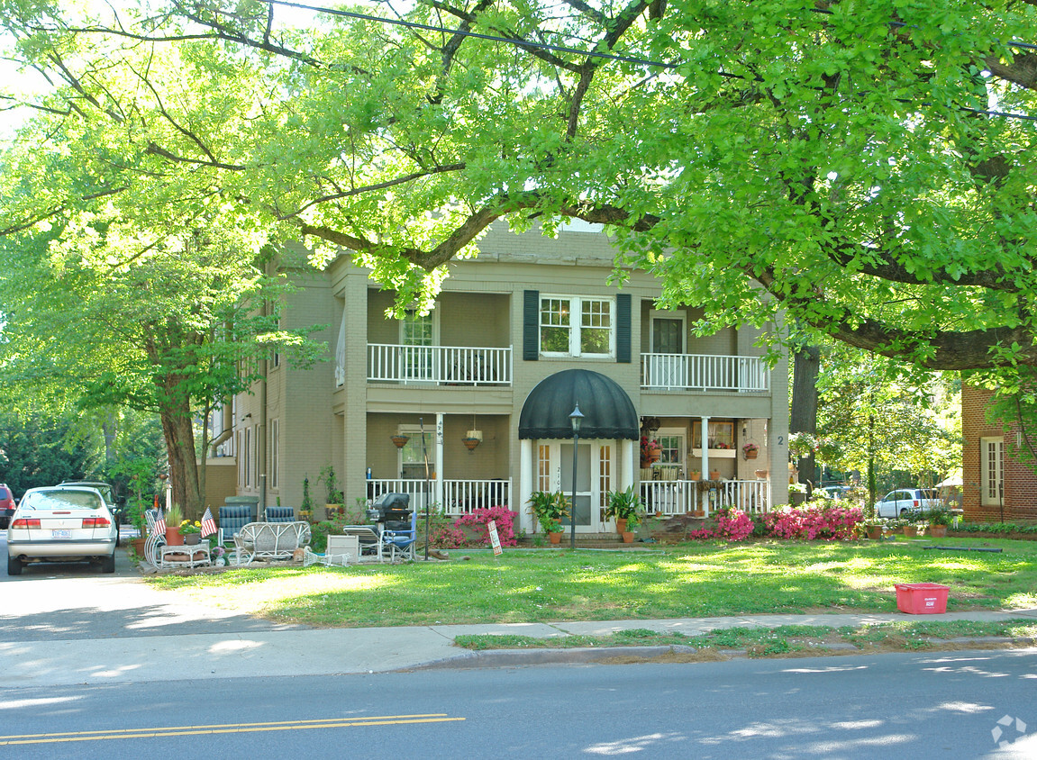 Building Photo - 2100 E 7th St