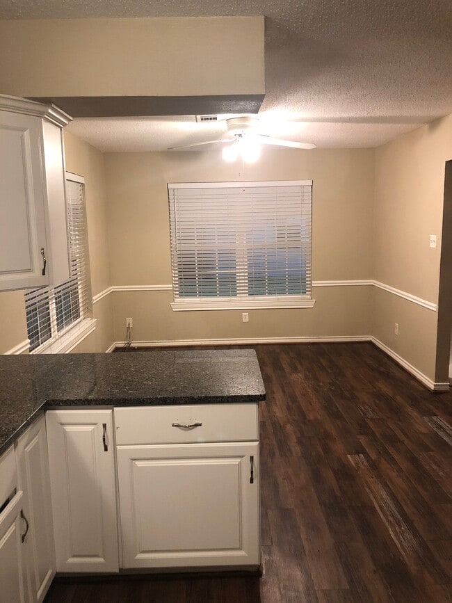 Dining - 7624 Thistle Ln
