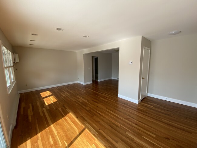Building Photo - 1163 Bradford Dr