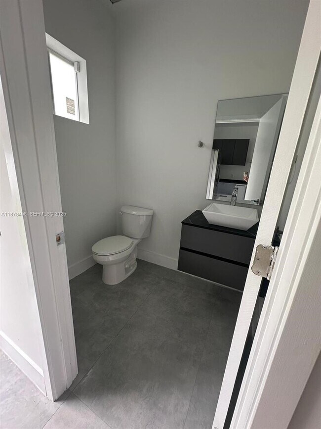 Foto del edificio - 723 NW 19th Ave