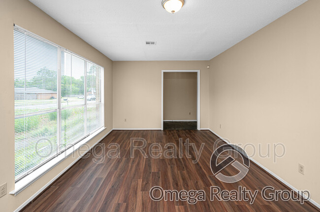 Building Photo - 4078 Strathmore Dr