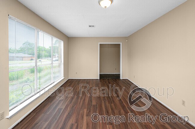 Foto del edificio - 4078 Strathmore Dr
