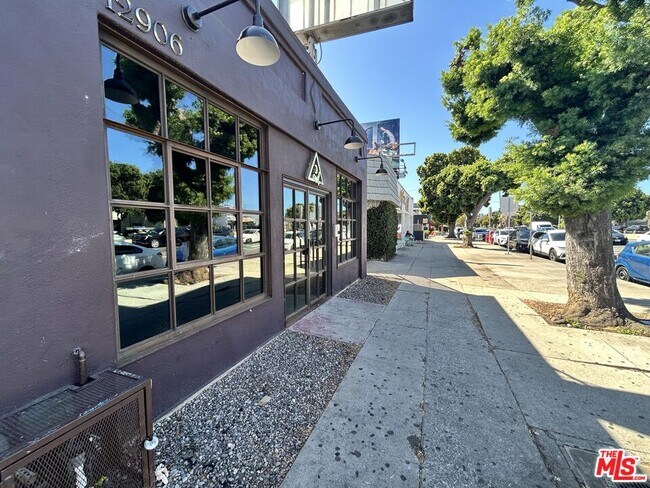 Foto del edificio - 12906 Venice Blvd.