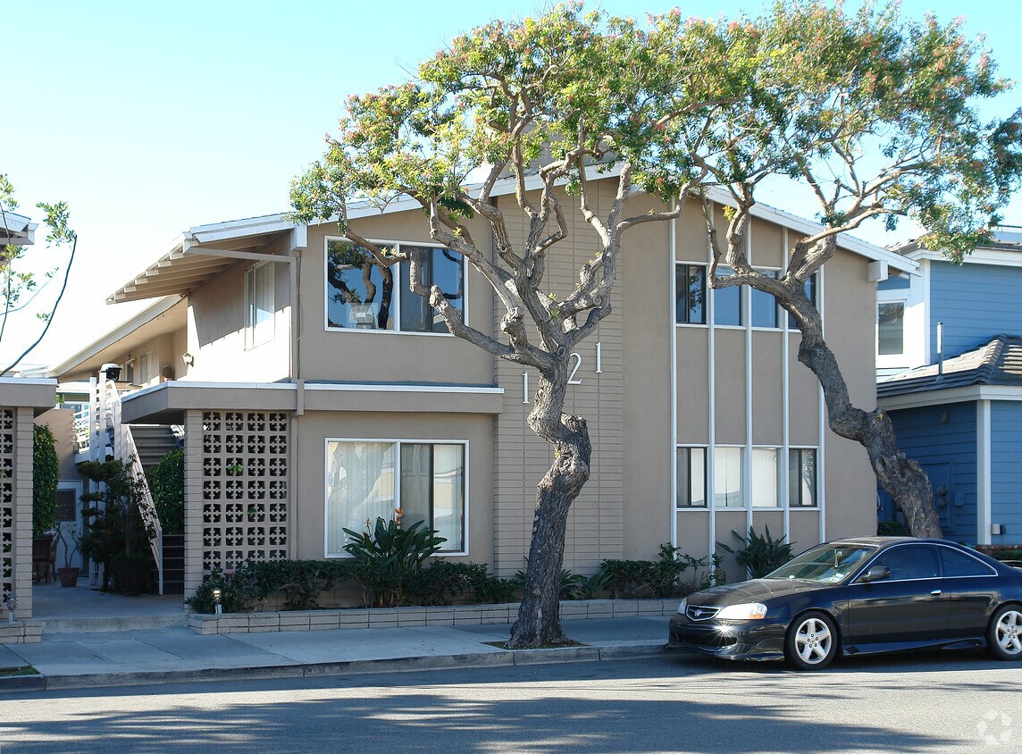 Primary Photo - 1321-& 1323 E Balboa Blvd