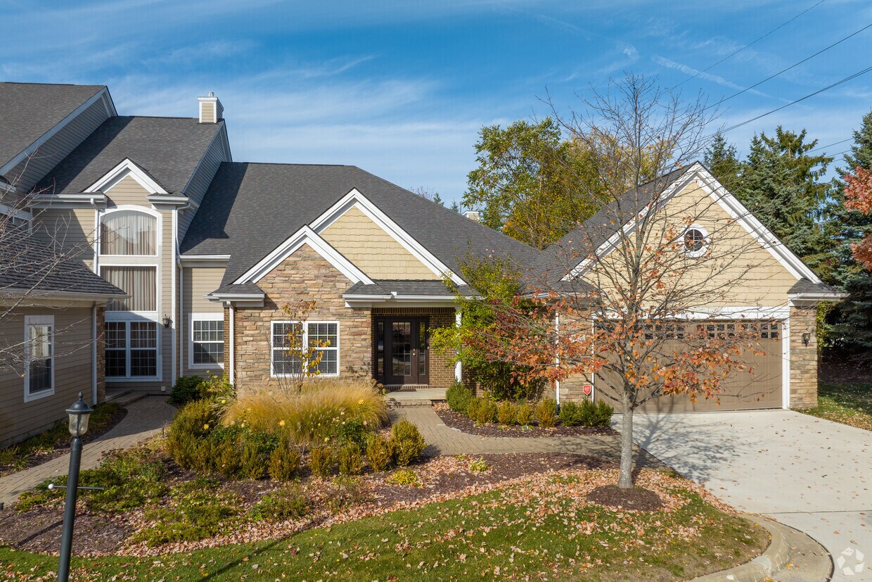 Edgewater Condos Apartments in Northville, MI