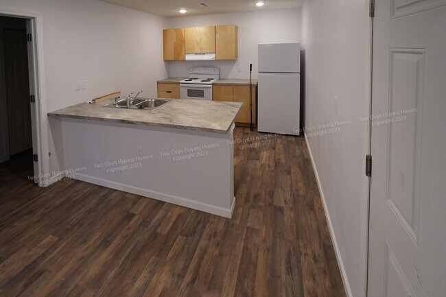 Foto del edificio - 2420 E Blaine St