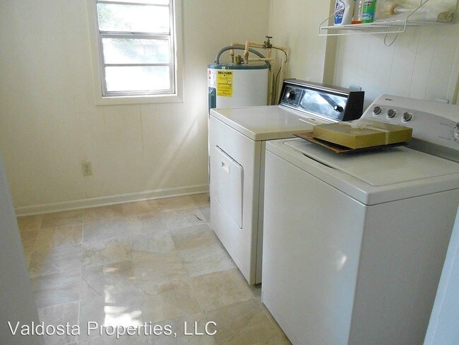 Foto del edificio - 3 br, 2 bath House - 209 E. Cranford Avenue