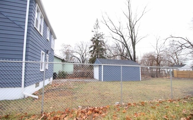 Building Photo - 19363 Rosemont Ave