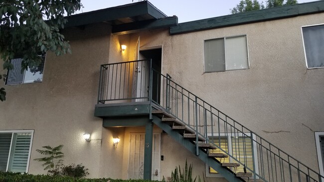 Building Photo - 10636 Woodley Ave