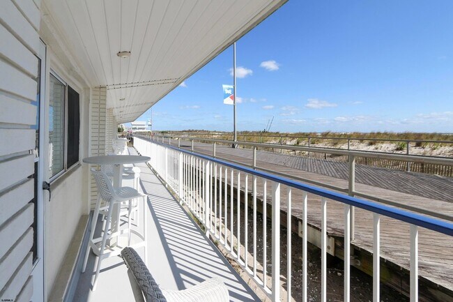 Foto del edificio - 111 S Dudley Ave