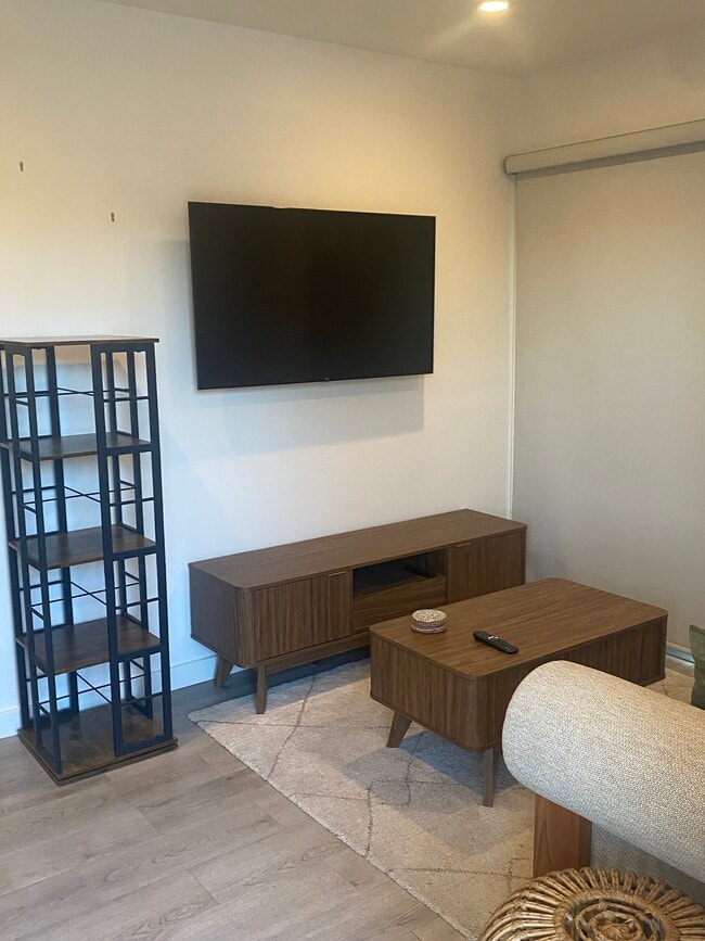 Building Photo - 6219 1/2 Monterey Rd