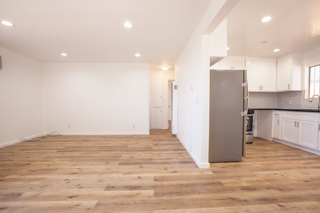 Building Photo - 555 S Breed St