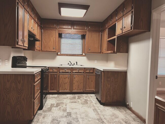 Building Photo - 110 N Hearon Dr