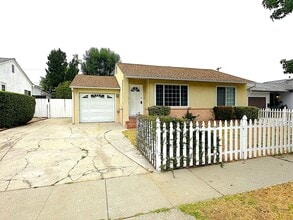 Building Photo - 17947 Emelita St